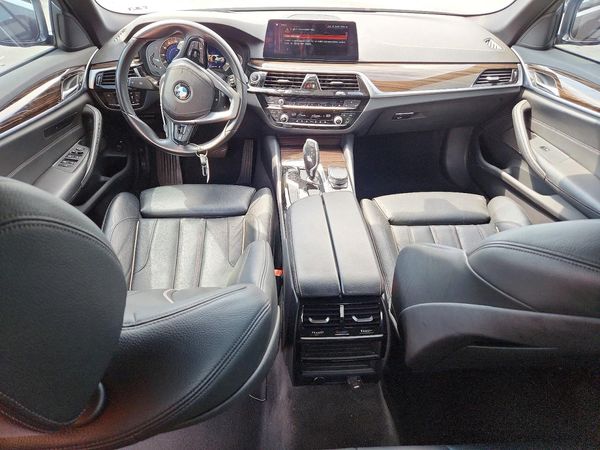 2018 BMW 530E