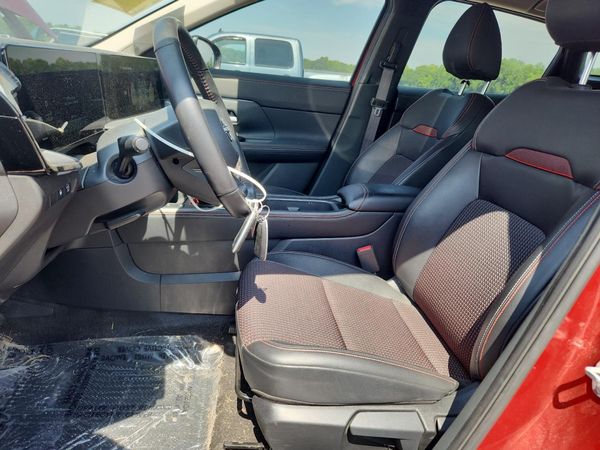 2025 NISSAN KICKS