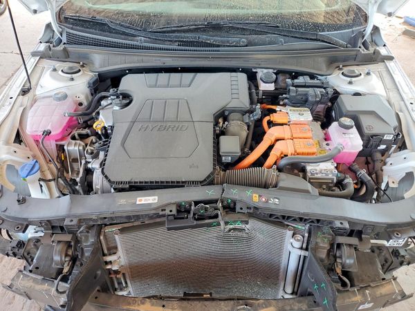 2025 HYUNDAI ELANTRA Blue, SEL Sport — Engine bay