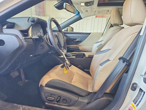 2019 LEXUS ES 350