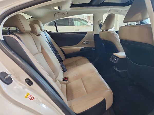 2019 LEXUS ES 350