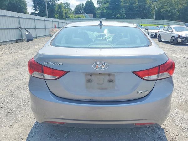 2013 HYUNDAI ELANTRA