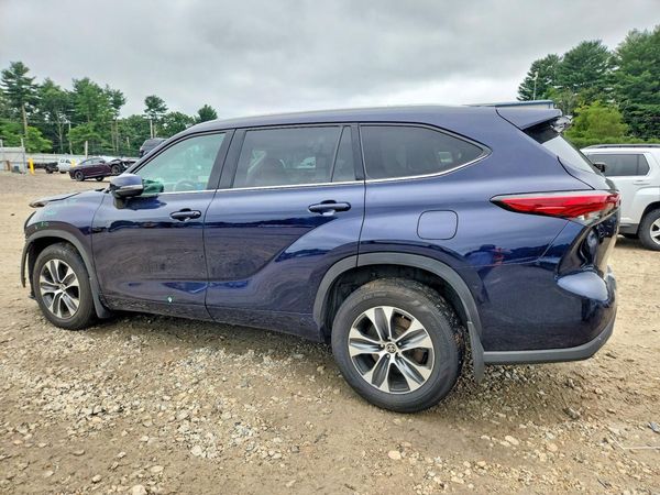 2022 TOYOTA HIGHLANDER XLE