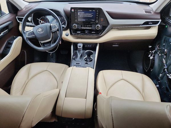 2022 TOYOTA HIGHLANDER XLE