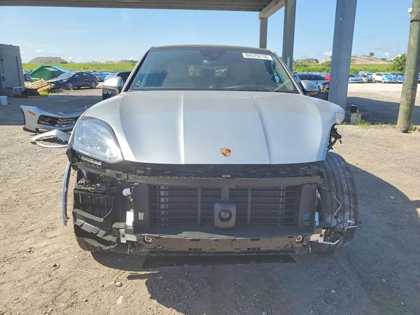 2025 PORSCHE CAYENNE