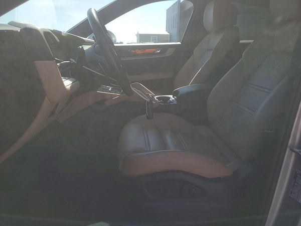 2025 PORSCHE CAYENNE