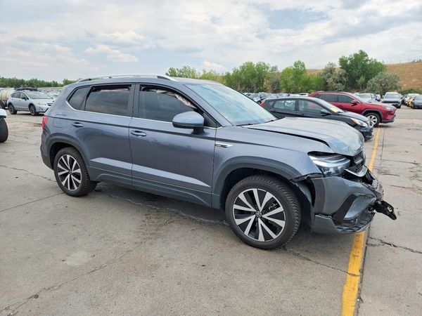 2022 VOLKSWAGEN TAOS 4Motion SE