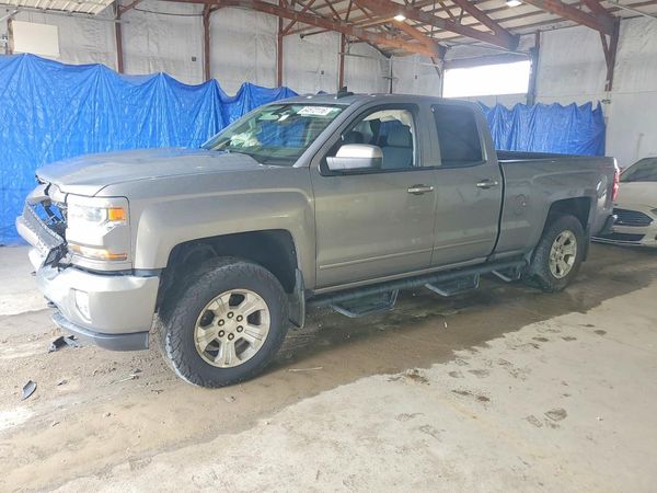 2017 CHEVROLET SILVERADO LT — Front 3/4
