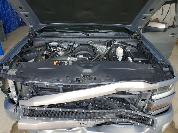 2017 CHEVROLET SILVERADO LT — Engine bay