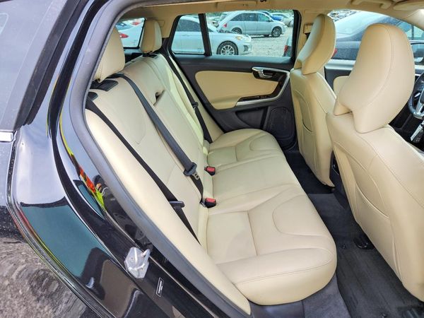 2017 VOLVO V60