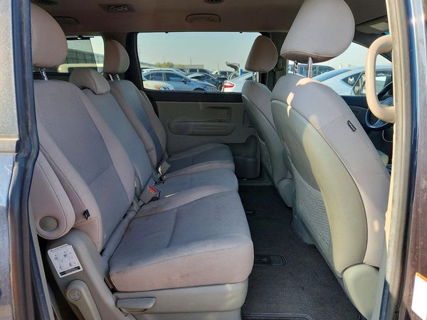 2016 KIA SEDONA LX - Middle-low