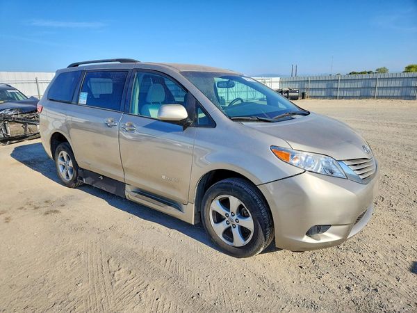 2015 TOYOTA SIENNA