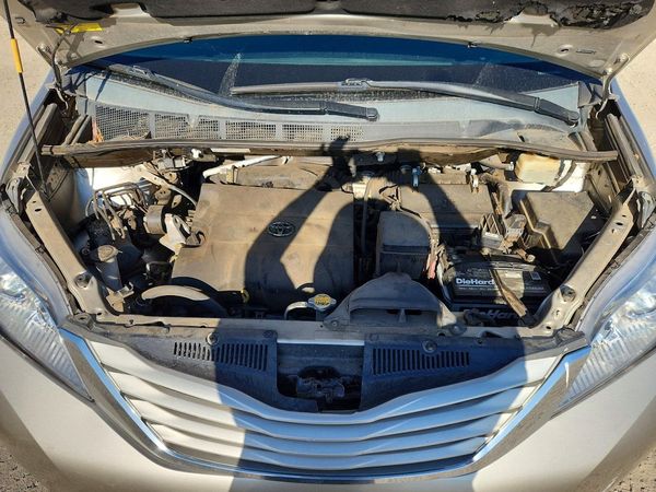 2015 TOYOTA SIENNA