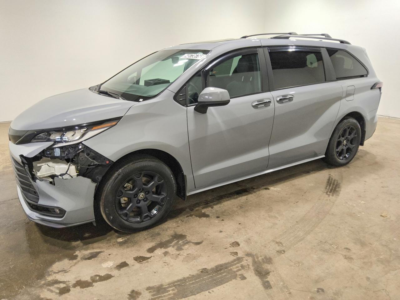 2025 TOYOTA SIENNA XSE