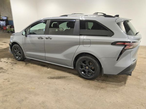 2025 TOYOTA SIENNA XSE