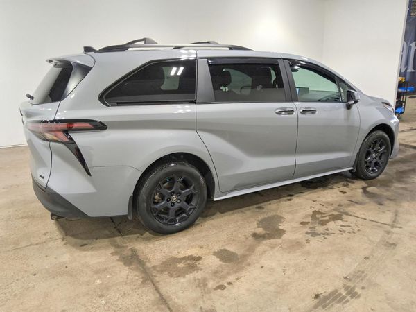 2025 TOYOTA SIENNA XSE