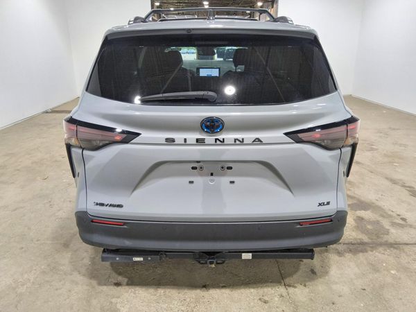 2025 TOYOTA SIENNA XSE