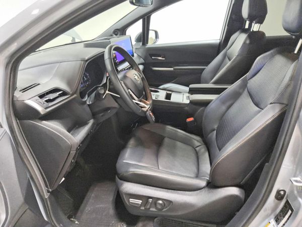 2025 TOYOTA SIENNA XSE