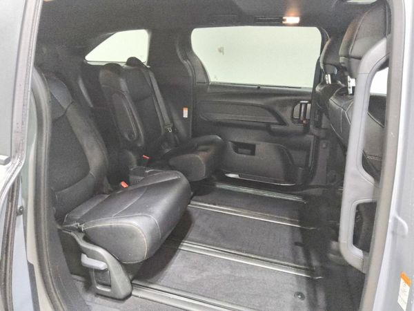 2025 TOYOTA SIENNA XSE