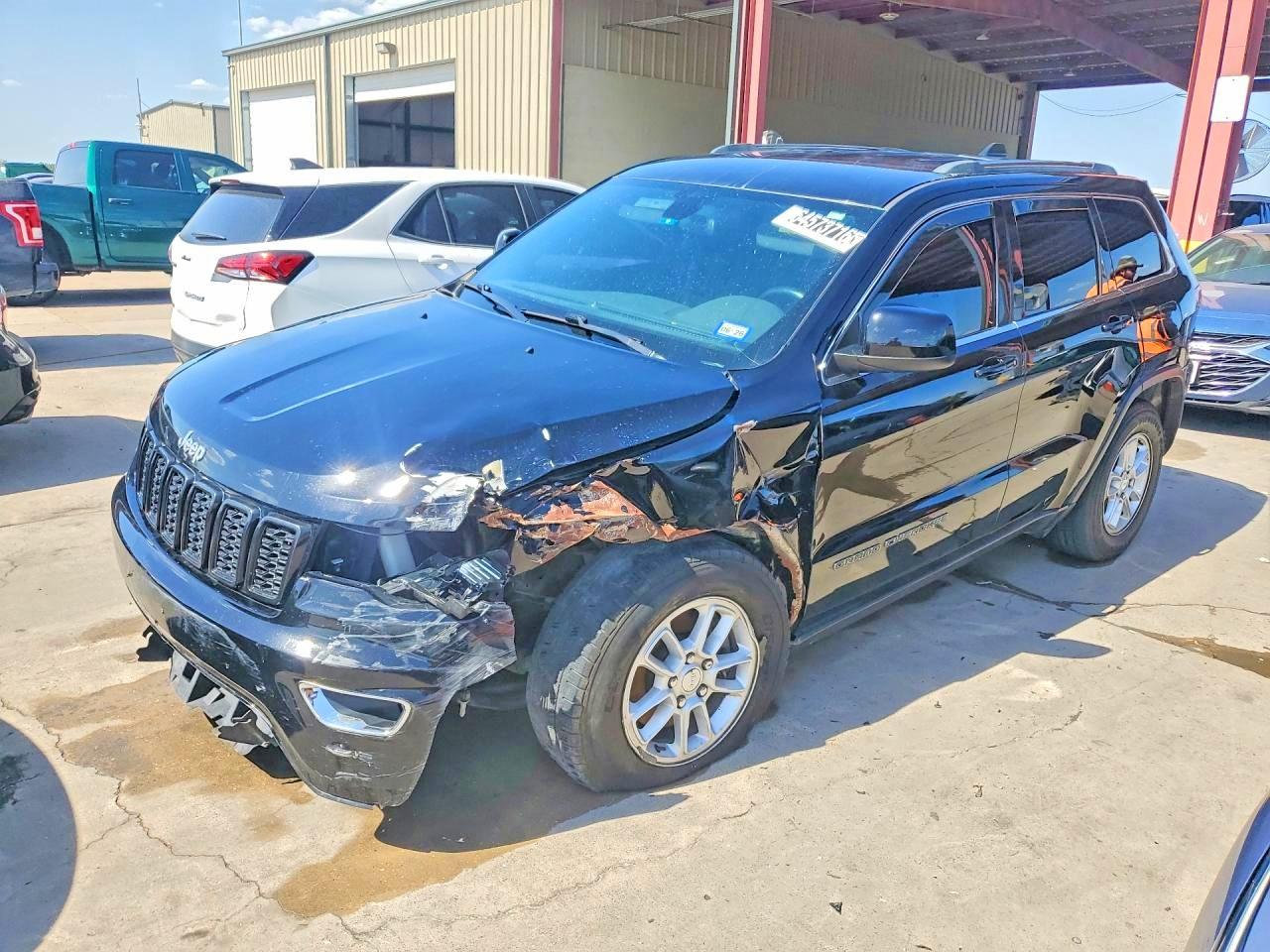 2020 JEEP CHEROKEE Laredo — Front 3/4