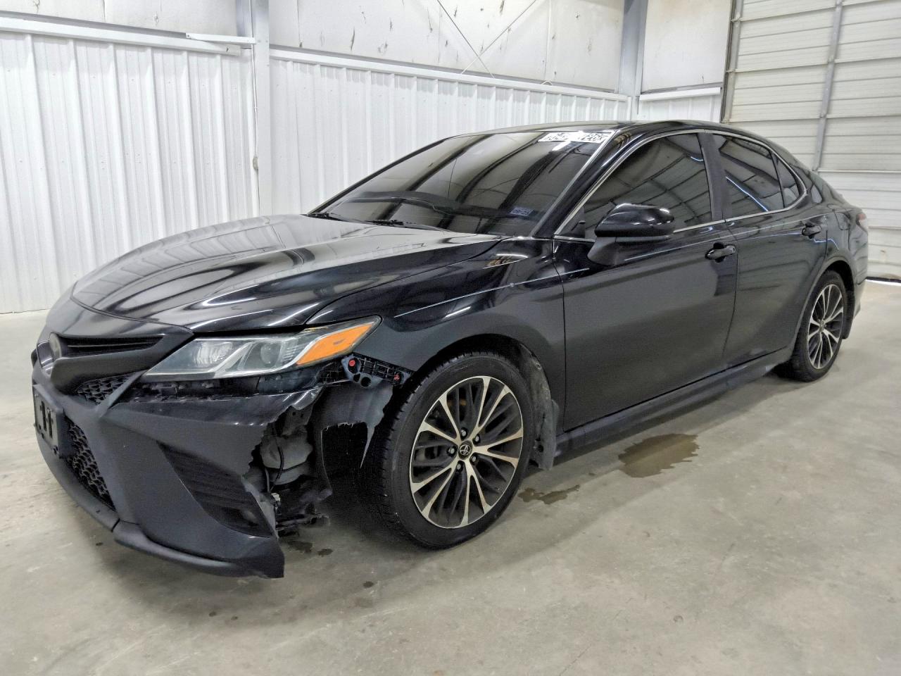 2019 TOYOTA CAMRY L/LE/SE/XLE — Front 3/4