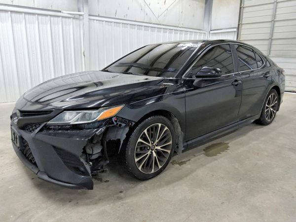 2019 TOYOTA CAMRY L/LE/SE/XLE — Front 3/4