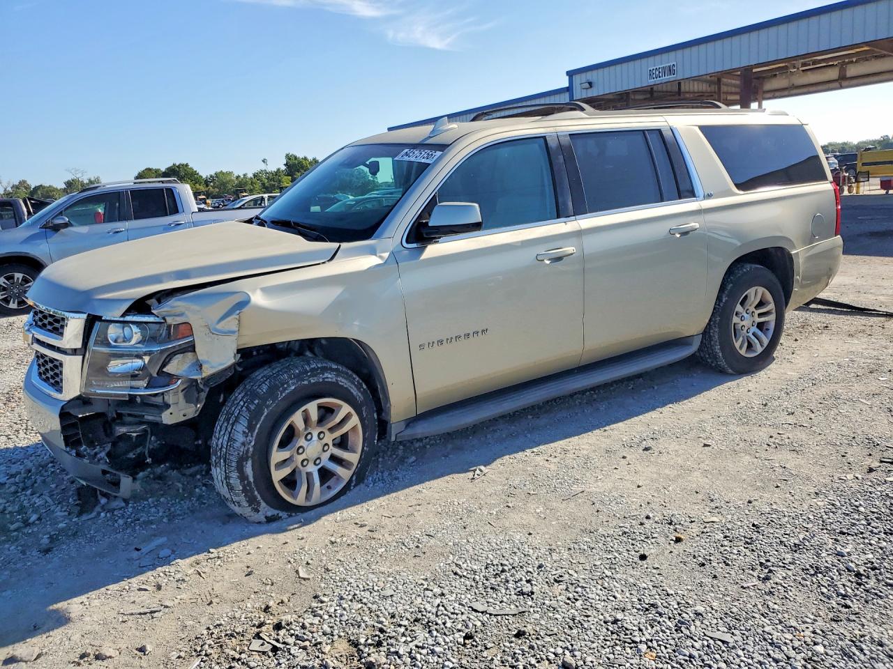 2016 CHEVROLET SUBURBAN LT — Front 3/4