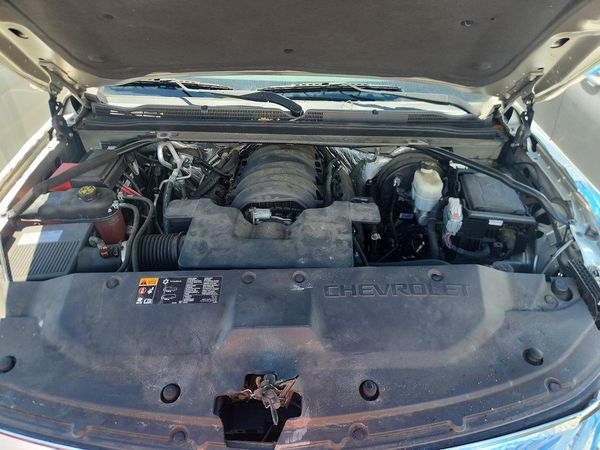 2016 CHEVROLET SUBURBAN LT — Engine bay