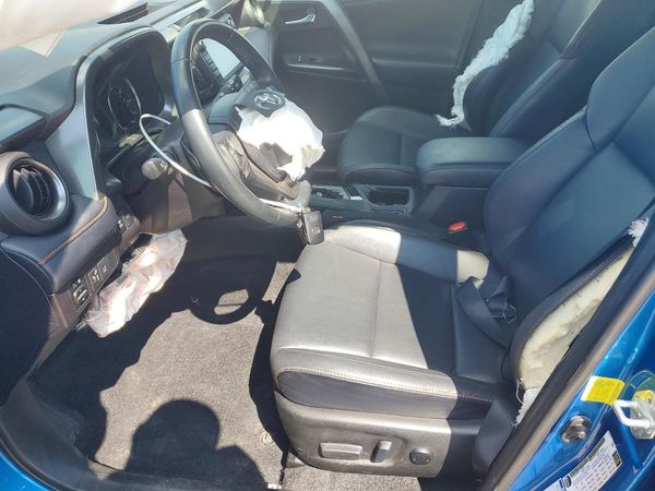 2018 TOYOTA RAV4 SE