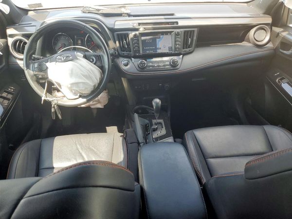 2018 TOYOTA RAV4 SE