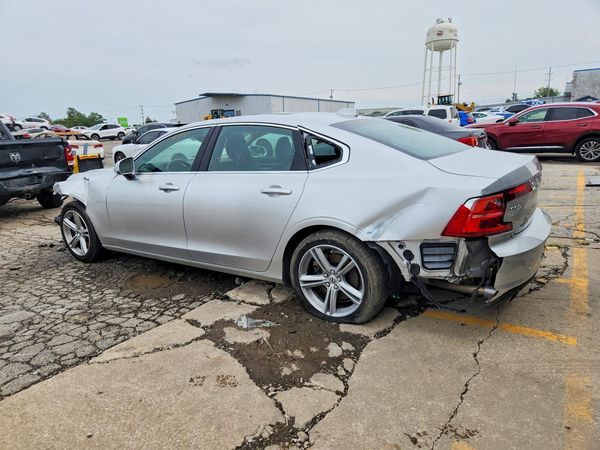 2018 VOLVO S90