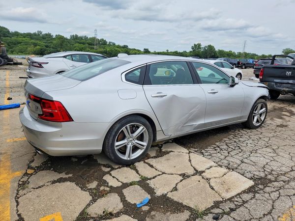 2018 VOLVO S90