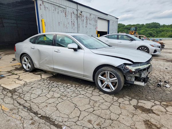 2018 VOLVO S90