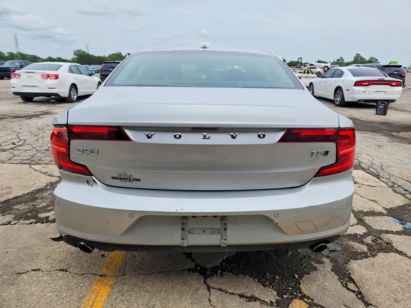 2018 VOLVO S90