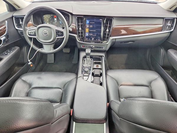 2018 VOLVO S90