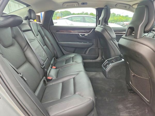 2018 VOLVO S90
