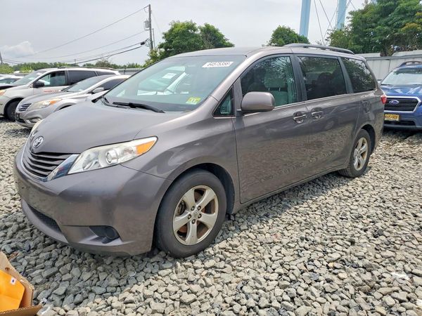 2015 TOYOTA SIENNA