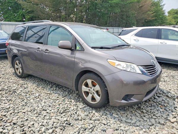2015 TOYOTA SIENNA