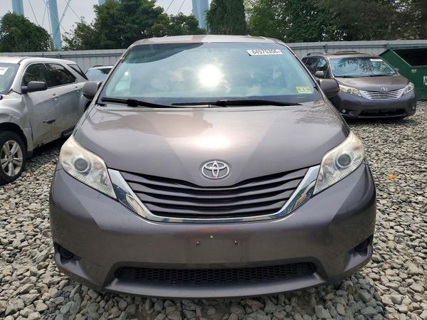 2015 TOYOTA SIENNA