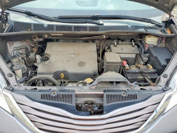 2015 TOYOTA SIENNA