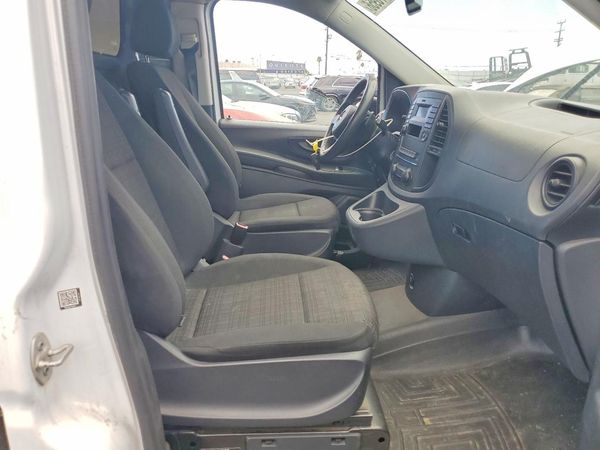 2017 MERCEDES-BENZ METRIS