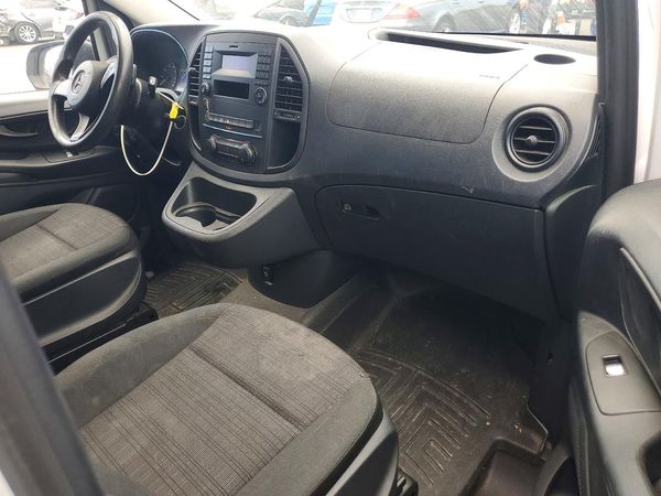 2017 MERCEDES-BENZ METRIS