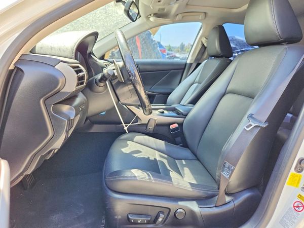 2016 LEXUS IS
