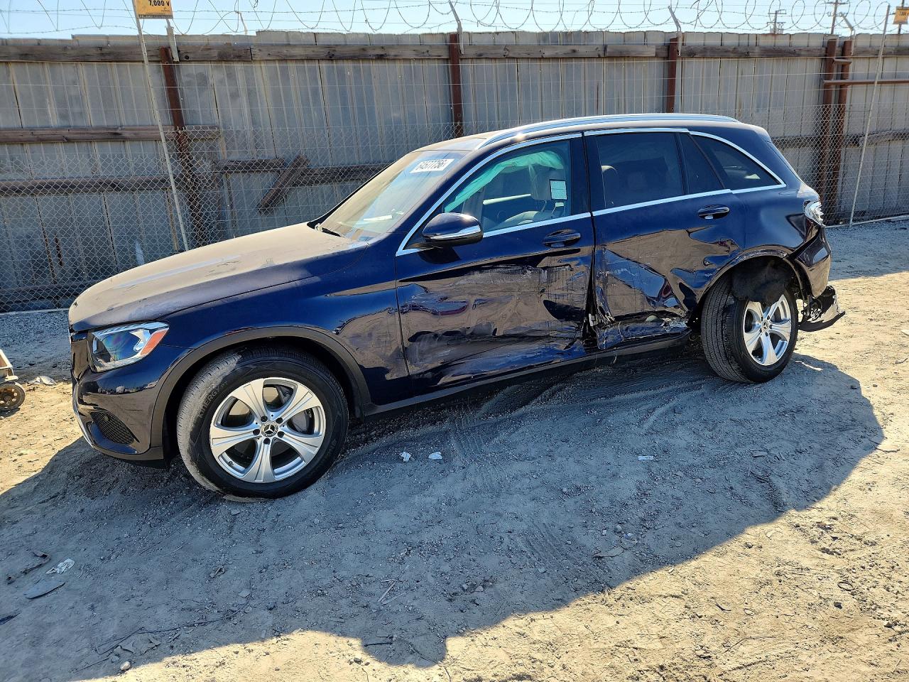 2018 MERCEDES-BENZ GLC-CLASS GLC300 — Front 3/4
