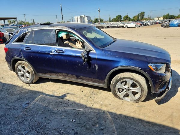 2018 MERCEDES-BENZ GLC-CLASS GLC300 — Passenger 3/4