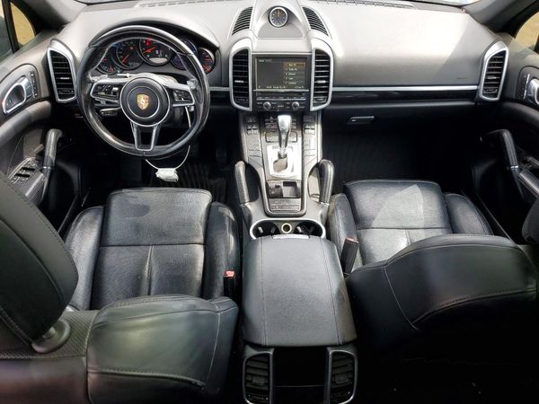 2016 PORSCHE CAYENNE