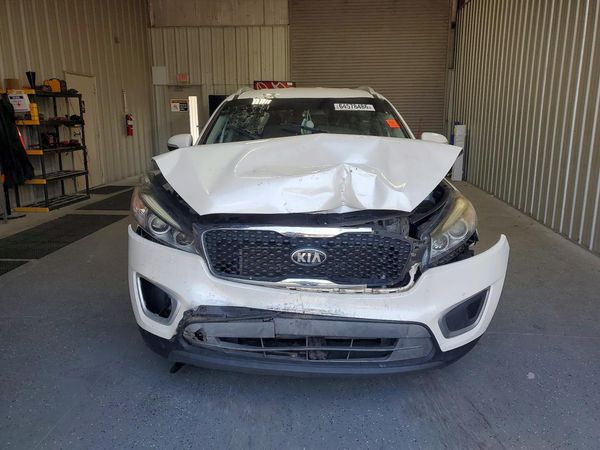 2016 KIA SORENTO L / LX