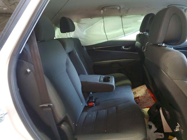 2016 KIA SORENTO L / LX