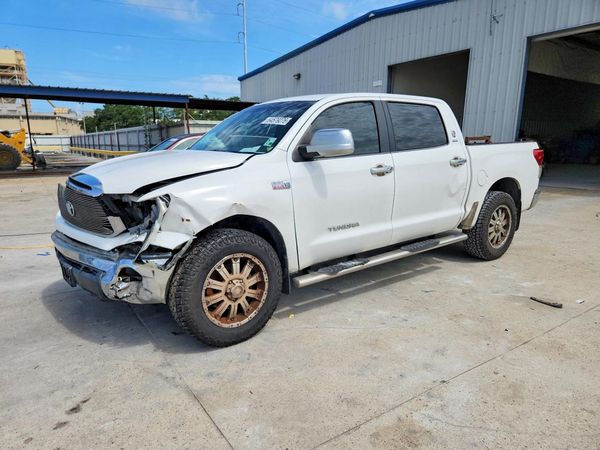 2012 TOYOTA TUNDRA SR5 — Front 3/4