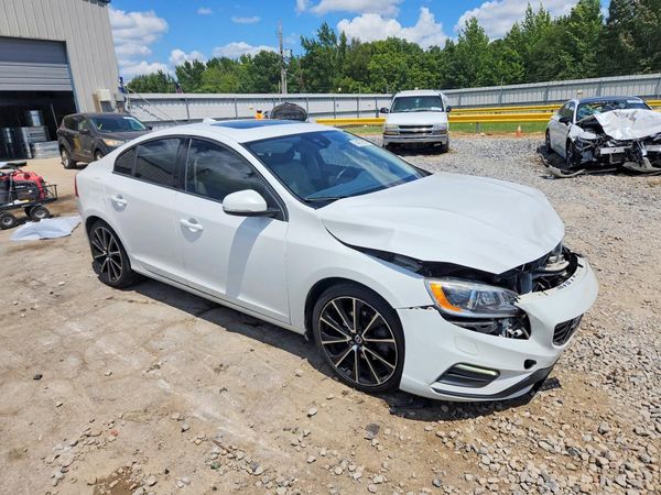 2017 VOLVO S60 Dynamic